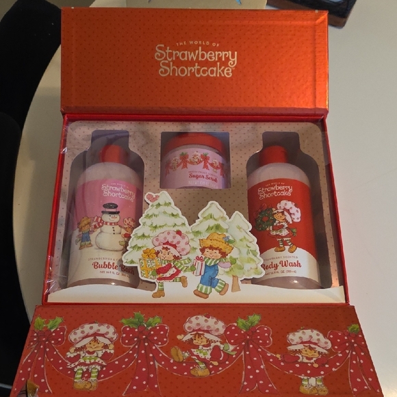 Red Bath Set - Picture 2 of 4